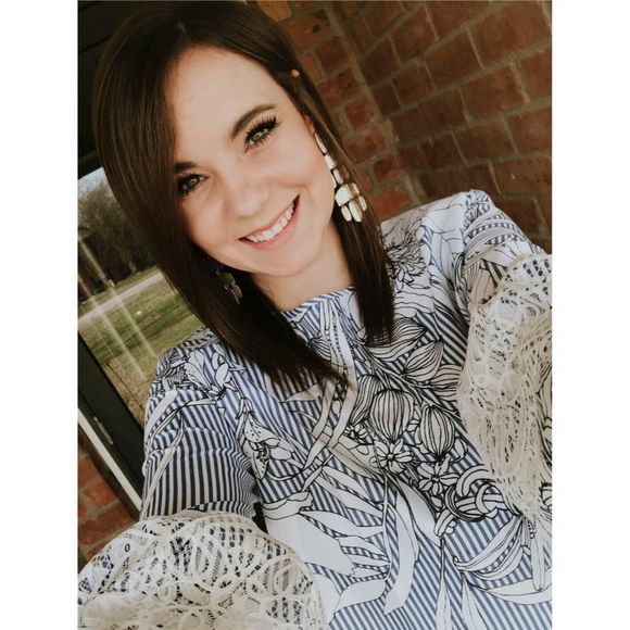 Meet your Posher, Alexandra - Picture 1 of 1